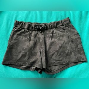LULULEMON BLACK CAMO SHORTS SIZE 12